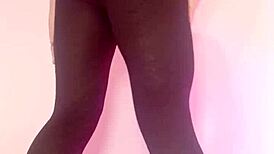 COLOMBIAN STEPMOM MASTURBATES HUGE CAMELTOE