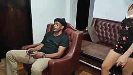 negão gringo playing video game while the loirinha gives him pussy