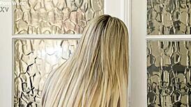 Bored housewife Carla Boom invites colleague for sex