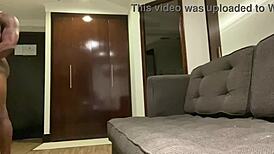 Fui relaxar no mastro e abriu minha bucetinha