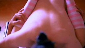 Ujosteleva pieni 18+ teini pettää veljen vanhemman kaverin kanssa salaa