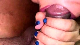 Hot babe gives blowjob to her boyfriend 😘