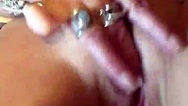 เมียช่วยตัวเองรูดหีจนน้ำแตกคาปาก