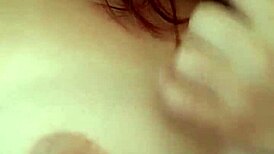 Llego de la oficina con medias y me masturbo