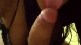 despues de unos ricos sentones le exprimo la leche con una mamada