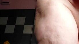 Oma Neukt Harige Kut Met Komkommer In German Granny Scene