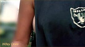 wifey daringly flashes on the street