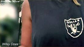 wifey daringly flashes on the street