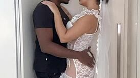 Dei Minha Bucetinha Bem Gostoso Para O Segurança Do Meu Noivo Negão Dotado No Dia Do Casamento E O Corninho Quase Me Pegou No Flagra - A Asiatíca Lina Nakamura John Coffee