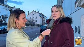 kelly et pam femmes aux gros seins se partagent une queue