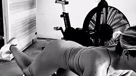 Creeper msacs performs a routine workout session