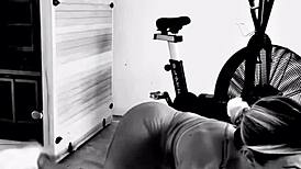 Creeper msacs performs a routine workout session