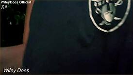 wifey daringly flashes on the street