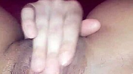 Hermoso toto de latina se viene rico deseando una lamida de lengua