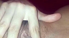 Hermoso toto de latina se viene rico deseando una lamida de lengua