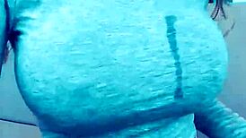 Bimbos enjoy more fun in webcam sessions