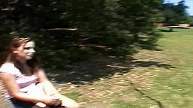 une excitée suce et baise une grosse bite noire pour sa dose interraciale 😈