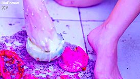 bia roman gets her feet all messy