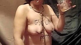 esclave f autoseance ecarteur de bouche uro et coups de ceinture in outdoor humiliation