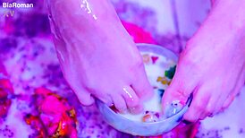 bia roman gets her feet all messy