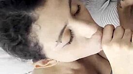 Voisin m'a réveillé bite en bouche et giclé visage 😏