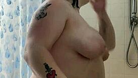 showering with the chubby goth girl. 😊