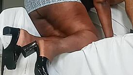 i'm showing off my sexy thick pretty lips with a big ass