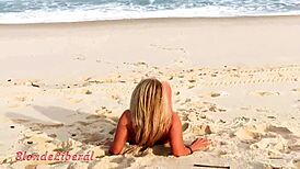 Milf flashing micro bikini on Rio beach