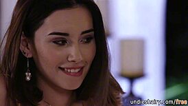 Aria Lee and Alex de la Flor rub clits and eat hairy pussy