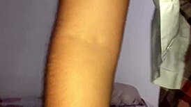 JOVEN DE 18 AÑOS SE ENCUENTRA EN UN MOTEL BARATO CON SU MAESTRO PERVERTIDO PARA APROBAR EL CURSO