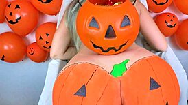 Doces ou rola dura loira fode com negro dotado em noite de halloween