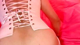 hermosa bartender en corset folla a su cliente a cambio de dinero es la mejor puta latina colombiana en chicago usa