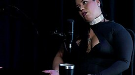 Massage starts hourly but ends with her sucking sitting and grinding on client