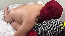 arab muslim hijab girl inserts monster cock deep in her big ass anal 😈🔥