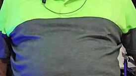 damn ezsosa flashes curvy fat body on bedroom cam