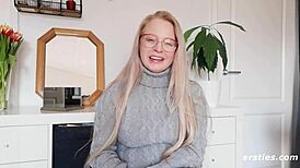 Hey cute blonde anna squirts hard masturbating with toys