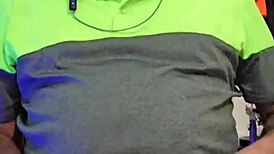 damn ezsosa flashes curvy fat body on bedroom cam