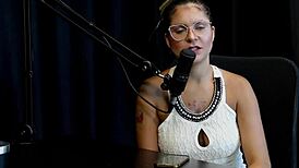 dançarina do lutero grava pornô com sheer red lingerie apesar do desprezo familiar