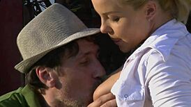 pernah terfikir macam mana boss MILF Kayla Paige ambil batang pekerja besar tu untuk kepuasannya?