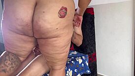 madrastra surprises hijastro on furniture with wild ride