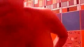 A homemade asian amateur bathes like a queen.