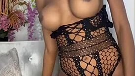 RICA MORENA Shows CREAMY Coño and Sweet TITS