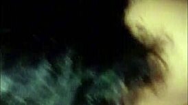 mi hermosa vecina vino a bañarse y no savia q no avia puerta le oriné en la cara y la hice tragar mi semen todo