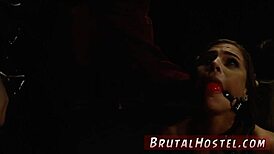 वाह फेमडॉम बॉन्डेज पब्लिक स्ट्रेंजर्स को चोदती इतनी हॉट!! 😈🔗👯