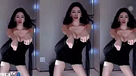 amateur gives quick bj in casual clip