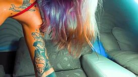 Hey, wanna see this fully tattooed barbie chick finger herself?