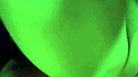 Meu namorado me chama pra jogo mas acaba metendo forte na minha bunda latina grande