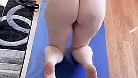 Yoga milf pussy flexing perfect for your hard jerkoff