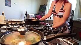 Wanna clean eat with sexy wife Aurora Willows?