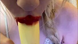 Elza kom's sweet dance hides her bimbo blowjob cravings underneath